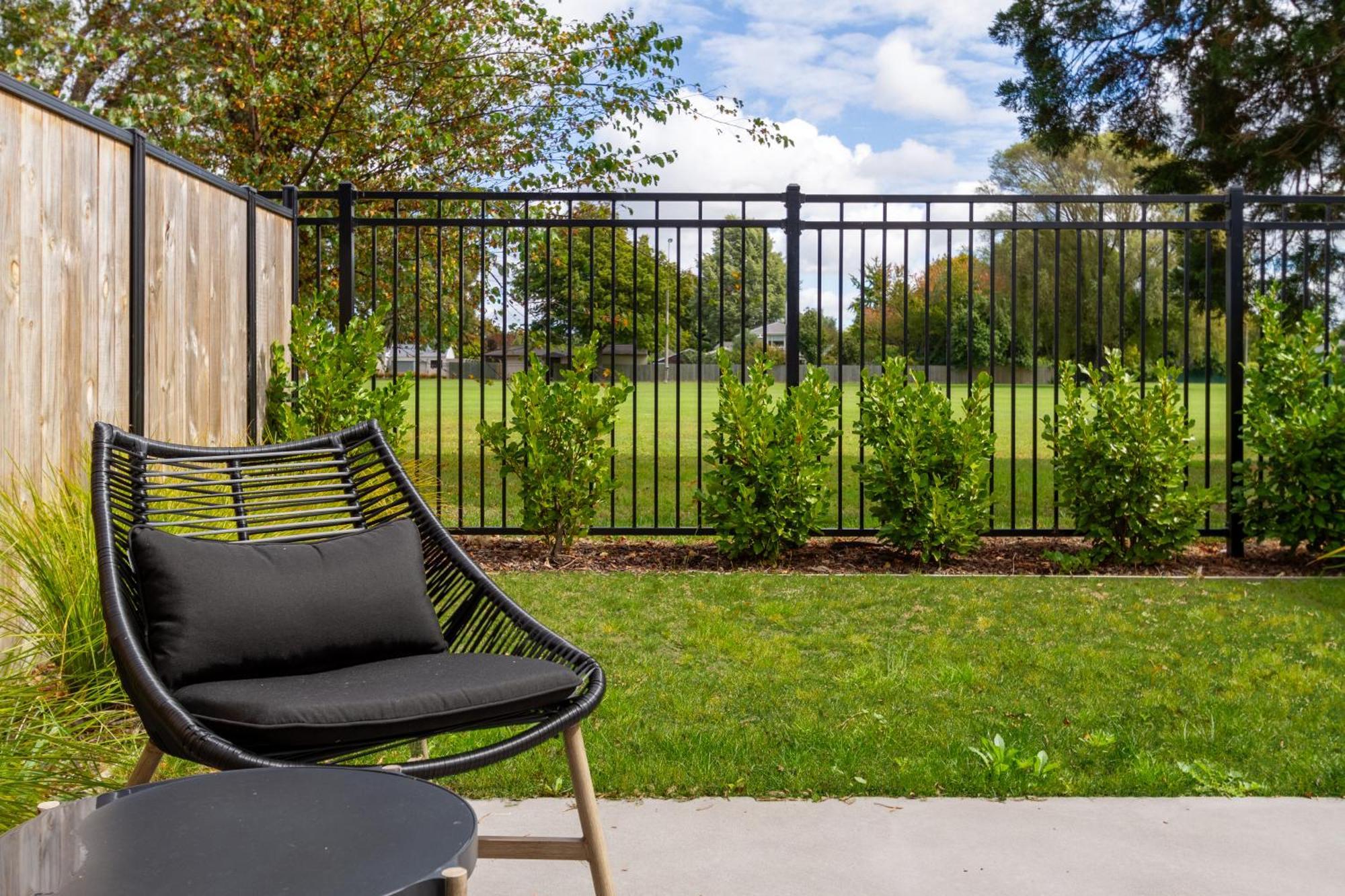 Escape At The Park: 1 Bed 1 Bath W/Carpark Lägenhet Christchurch Exteriör bild